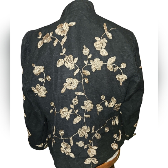 Embroided Floral Jacket - Picture 2 of 7